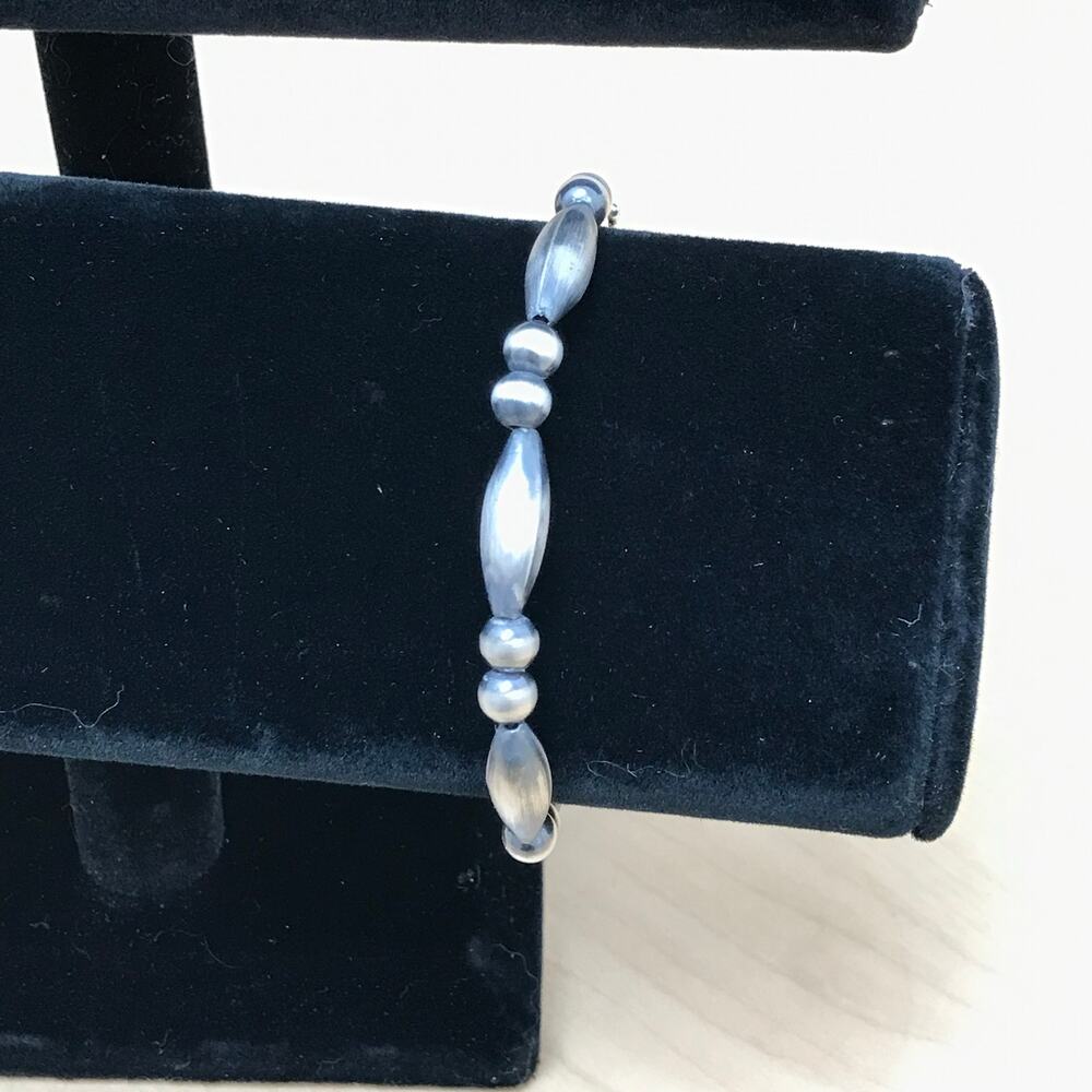 Navajo Pearl Style Tennis Bracelet Torpedo Bead Hook Machine Made 7g 7.5”
